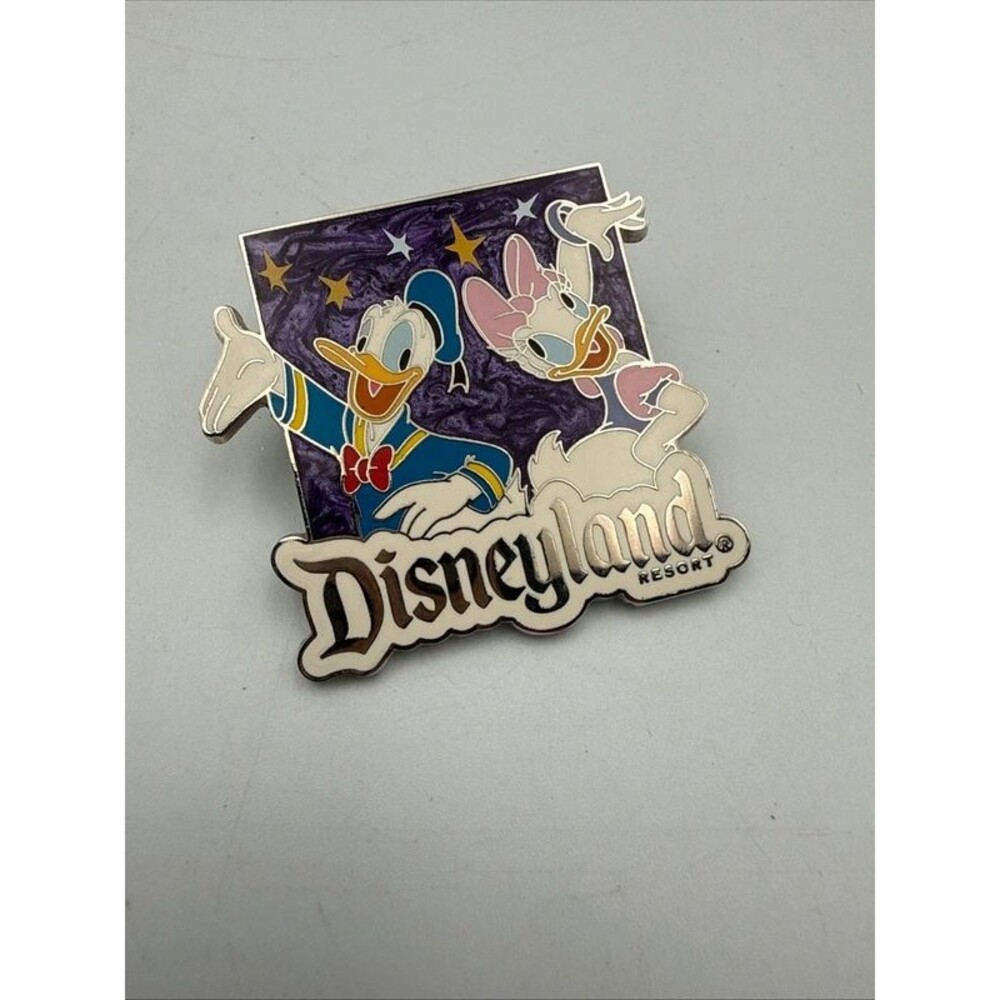 Donald and Daisy Disney Pin - Picture 2 of 4